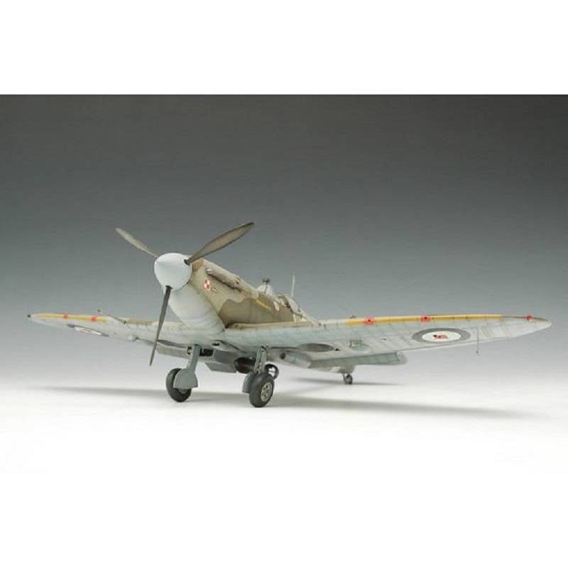 Supermarine spitfire MK Vb TRUMPETER 02403 1 24ème maquette char promo