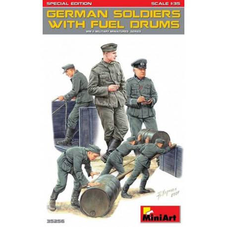 GERMAN SELF-PROPELLED GUN CREW 