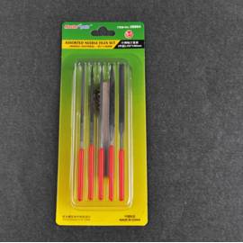 ASSORTIMENT DE 5 LIMES (DENTS MOYENNES) 3x140mm + BROSSE EN LAITON