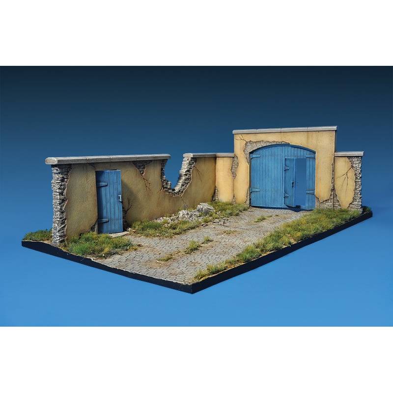 DIORAMA WITH FARM WALL Miniart 36033 1/35ème maquette char promo