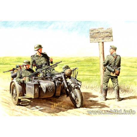 GERMAN MOTORCYCLISTS 1940-1943 Letting of steam|MASTER BOX LTD|MB3539